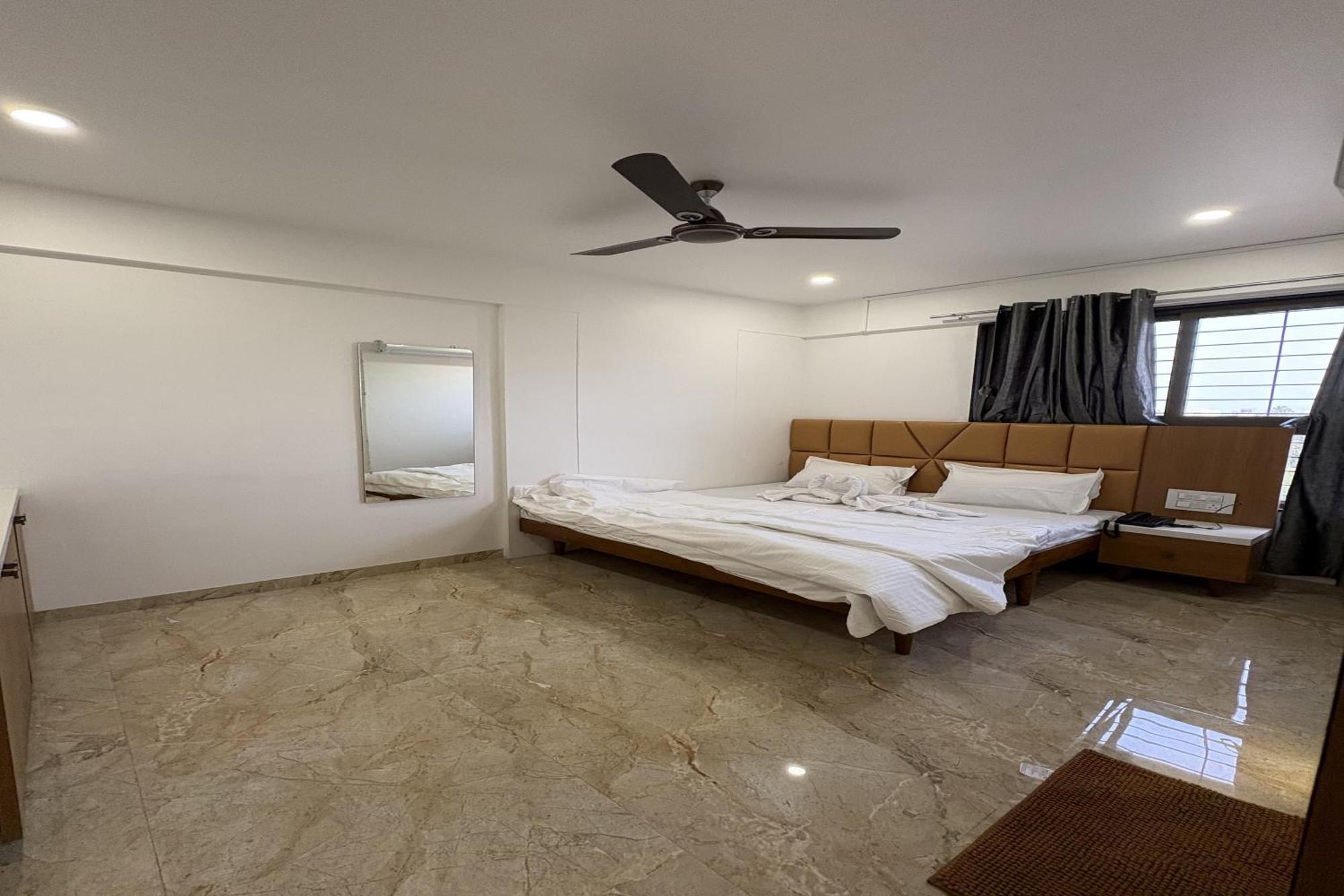 Hotel Ruchi Executive Сатара Екстериор снимка