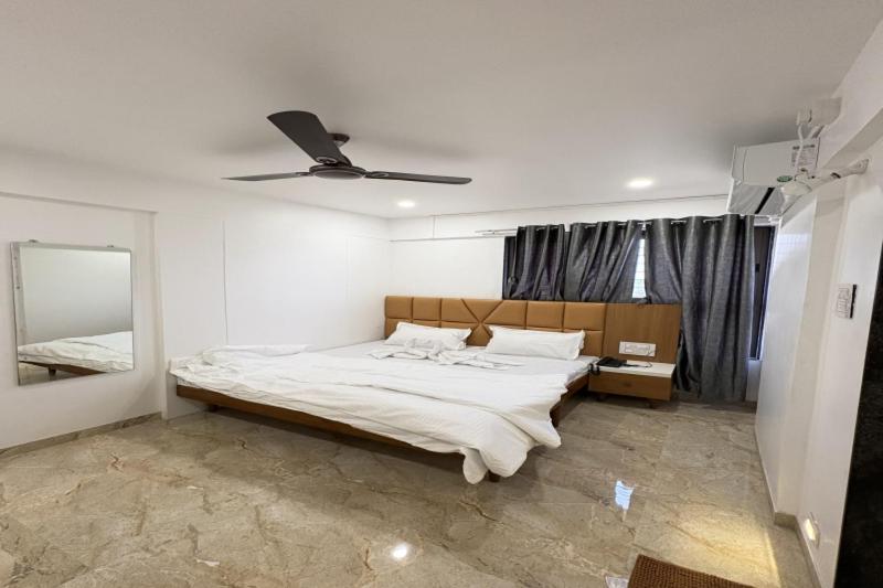 Hotel Ruchi Executive Сатара Екстериор снимка