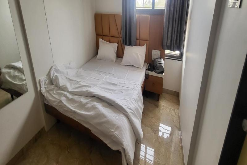 Hotel Ruchi Executive Сатара Екстериор снимка